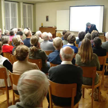Erwachsenenbildung (Foto: Ulrich Wilhelm) Erwachsenenbildung (Foto: Ulrich Wilhelm)