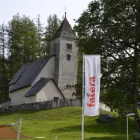 Kirche in Falera (Therese Grütter)